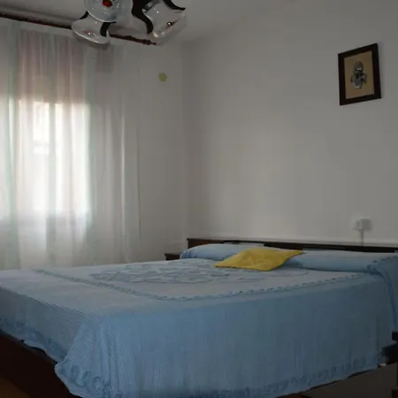 Apartmán Spacious Seaside Flat In