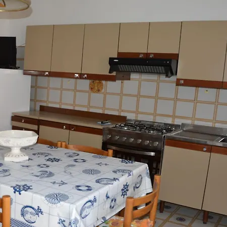 Spacious Seaside Flat In Apartmán *