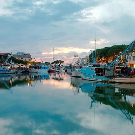 Spacious Seaside Flat In