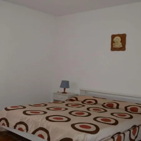 Spacious Seaside Flat In