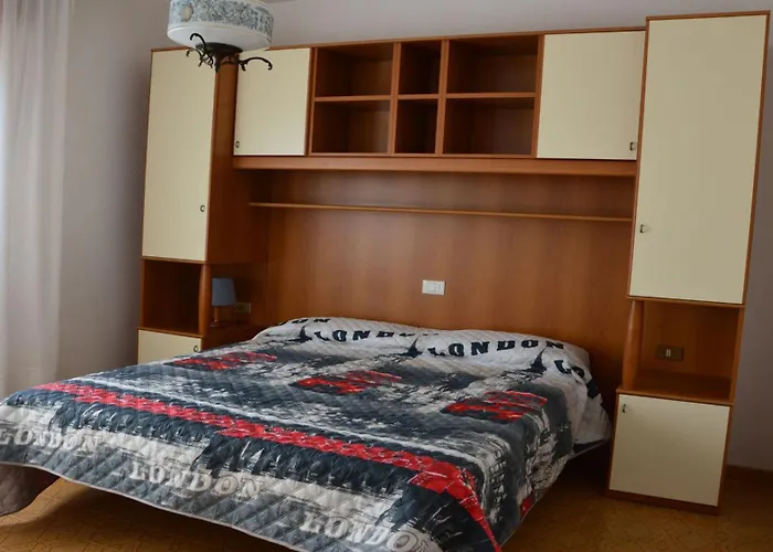 Apartamento Spacious Seaside Flat In *