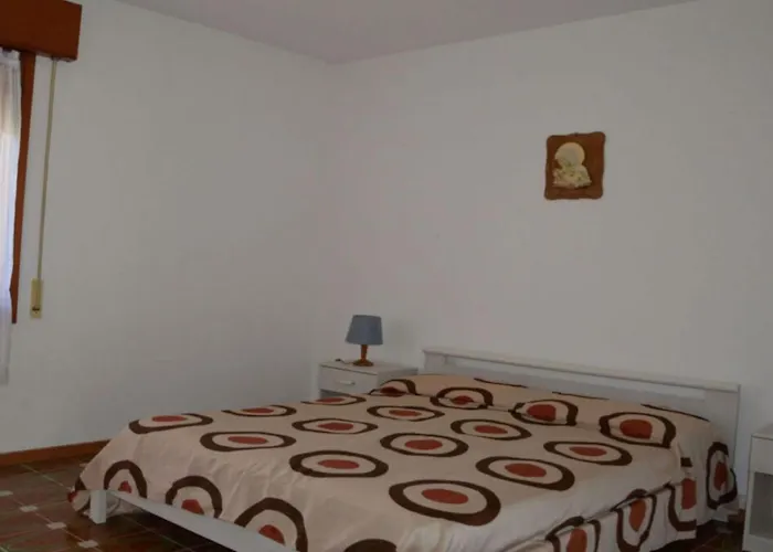 Spacious Seaside Flat In